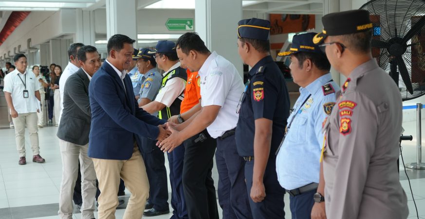 Suasana area kedatangan Bandara Ngurah Rai pada awal Januari 2026.