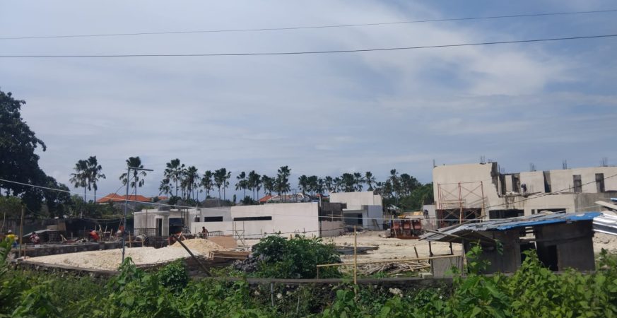 Pembangunan vila WNA Australia tanpa izin di Kerobokan Kelod Badung.