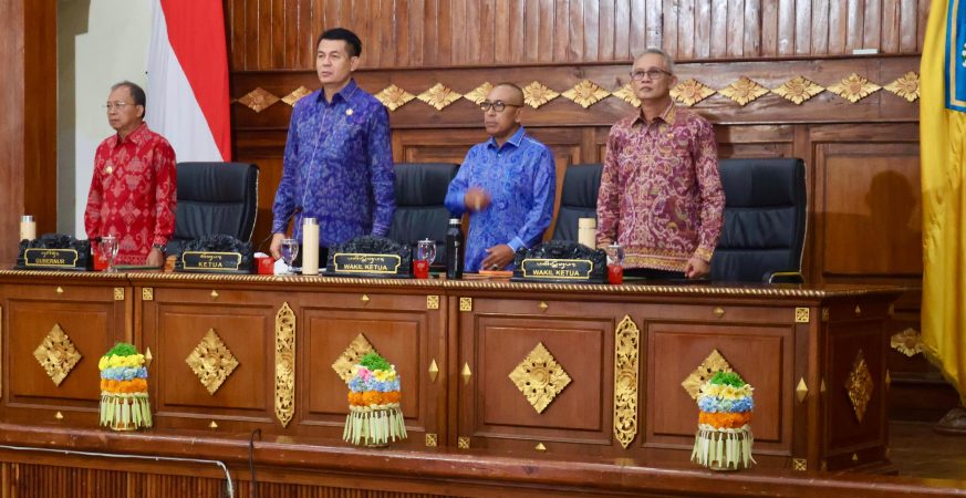 Raperda penyertaan modal daerah untuk BPD Bali dalam rapat paripurna DPRD Bali.