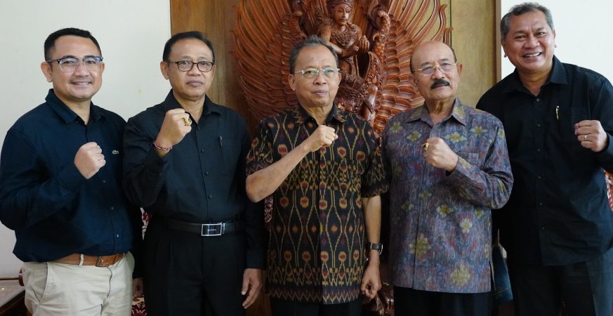 Gubernur Bali Wayan Koster menerima audiensi Koperasi Bina Usaha Kerthi Bali di Jayasabha.