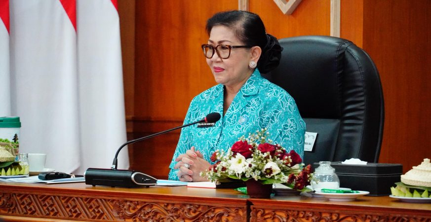 Putri Suastini Koster memimpin rapat koordinasi persiapan HKG PKK Bali 2026.