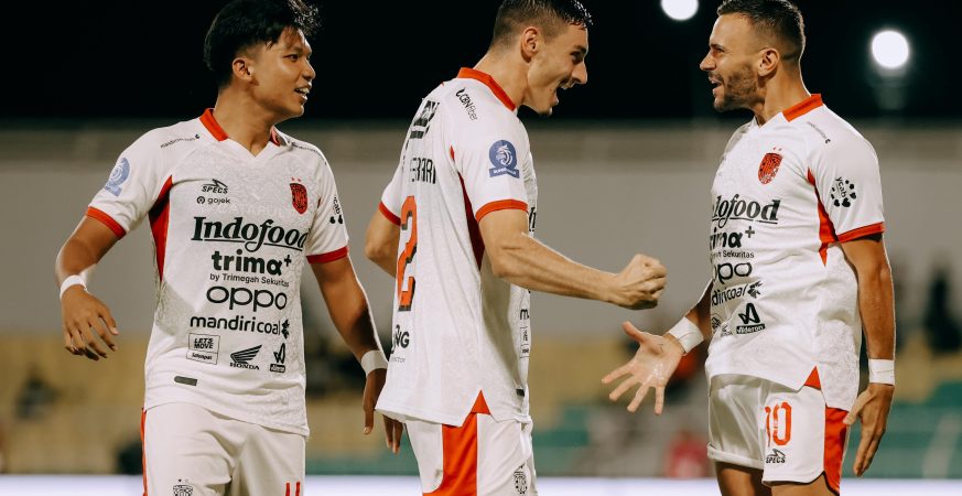 Bali United mengalahkan PSM Makassar 2-0 di Stadion Gelora BJ Habibie.
