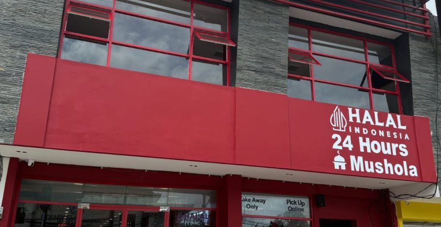 Gerai dine-in Se’Indonesia di Dalung Bali dengan konsep ruang nyaman dan area makan keluarga.