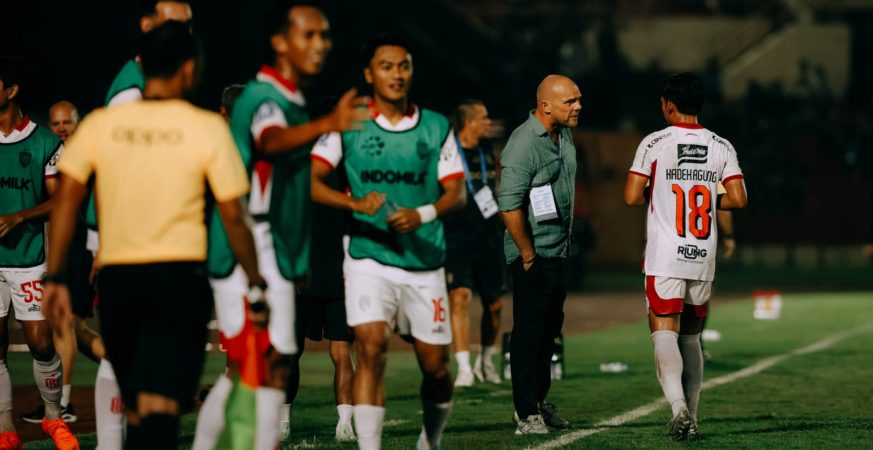 Kadek Arel Priyatna saat membela Bali United melawan PSIM Yogyakarta di Stadion Sultan Agung Bantul pada laga BRI Super League 2025/26.