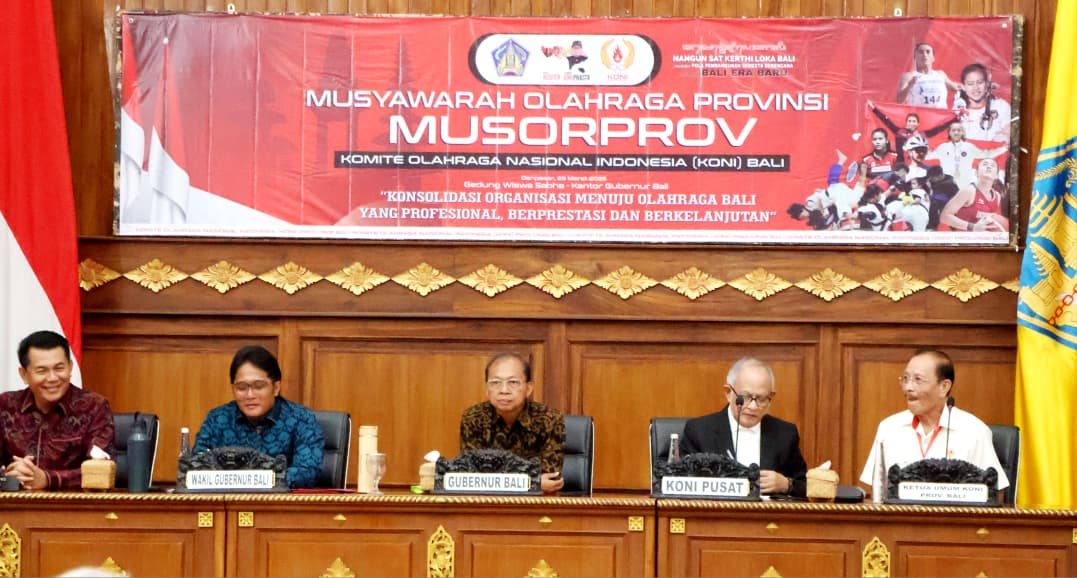 Gubernur Bali Wayan Koster bersama Nyoman Giri Prasta menghadiri Musorprov KONI Bali di Gedung Wiswa Sabha Utama.