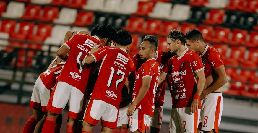 Pemain Bali United sebelum melawan Persijap Jepara dalam laga BRI Super League di Stadion Kapten I Wayan Dipta Gianyar