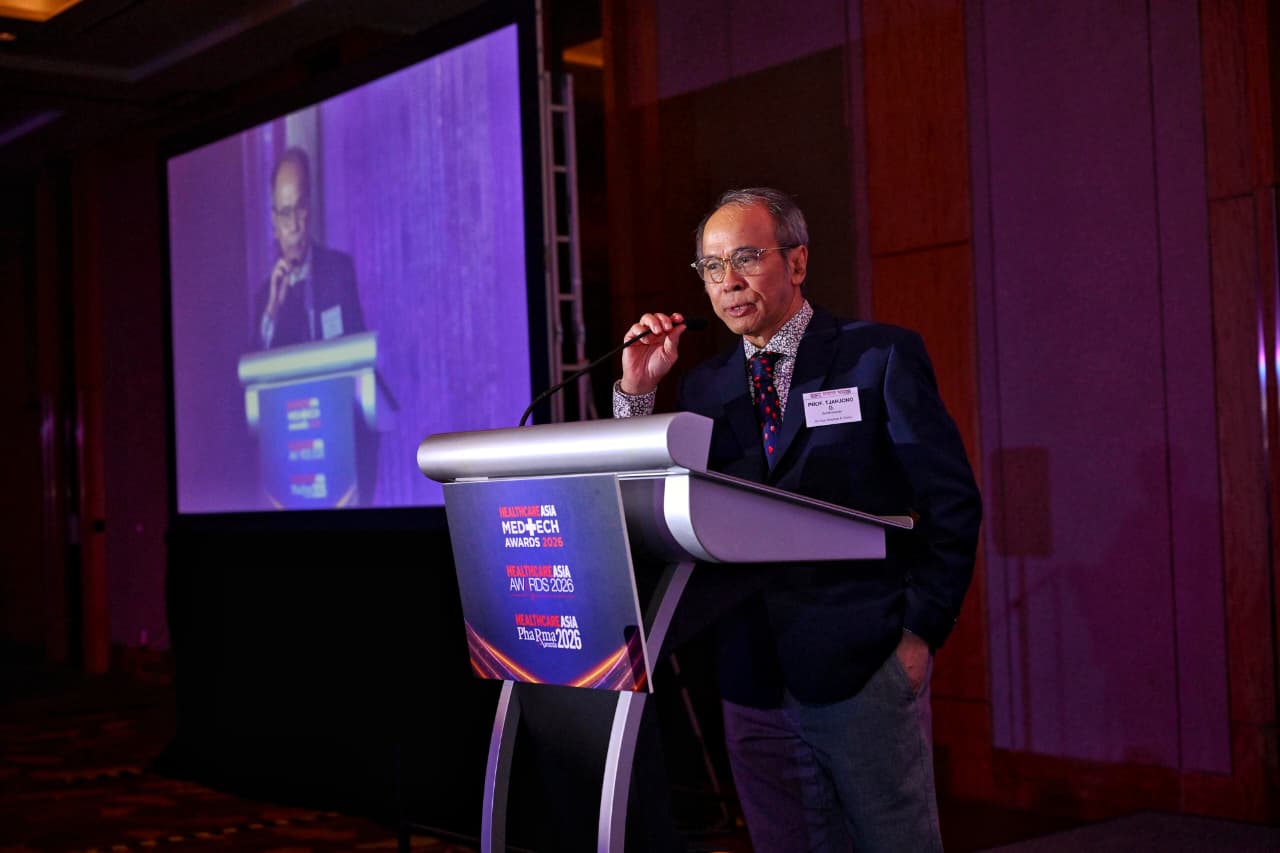 Director of Development & Education, Prof. Dr. Tjahjono D. Gondhowiardjo, SpM(K), PhD. (Doc. JEC Eye Hospitals & Clinics.)